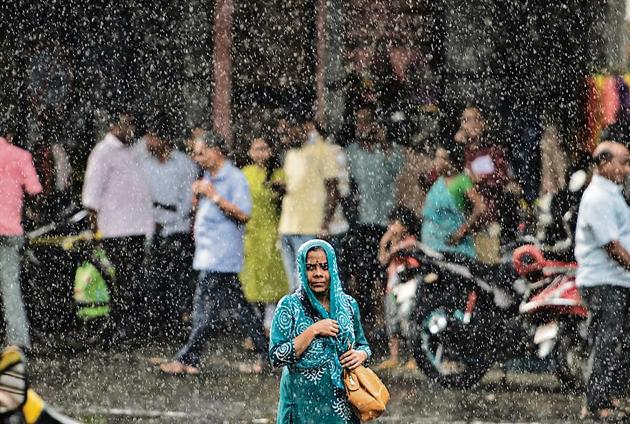 The IMD said that Friday rain in Mumbai was due to the influence of tropical cyclone Maha in the Arabian Sea. (HT Photo) The IMD said that Friday rain in Mumbai was due to the influence of tropical cyclone Maha in the Arabian Sea. (HT Photo)