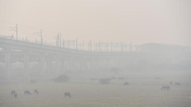 Beginning on Monday, odd-even road restrictions will apply in the capital. The government also announced that 42 agencies, including government departments, municipal corporations and the state election commission, will work in staggered office timings untill restrictions end on November 14. The crisis in Delhi also took a political turn, with chief minister Kejriwal demanding the Centre and the state governments of Punjab and Haryana come up with “specific timelines” to end the practice of farm fires. (Sanchit Khanna /HT Photo) Beginning on Monday, odd-even road restrictions will apply in the capital. The government also announced that 42 agencies, including government departments, municipal corporations and the state election commission, will work in staggered office timings untill restrictions end on November 14. The crisis in Delhi also took a political turn, with chief minister Kejriwal demanding the Centre and the state governments of Punjab and Haryana come up with “specific timelines” to end the practice of farm fires. (Sanchit Khanna /HT Photo)