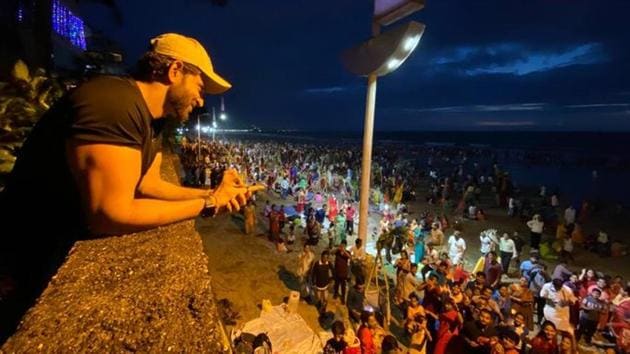 Hrithik Roshan interacts with devotees on Chhath Puja.