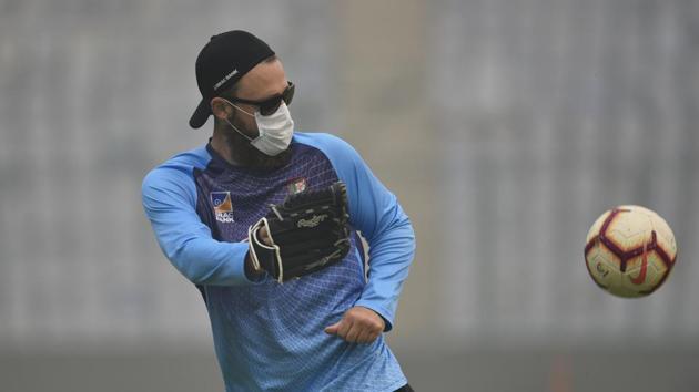 Bangladesh cricket team Bowling Coach Daniel Vettori is seen wearing a face mask due to poor air quality, during a practice session ahead of the first T20 international cricket match between India and Bangladesh, at Arun Jaitley Cricket Stadium, in New Delhi. (Burhaan Kinu /HT Photo)