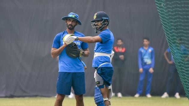 Shikhar Dhawan and batting coach Vikram Rathore during a practice session at Arun Jaitley Stadium.(PTI)