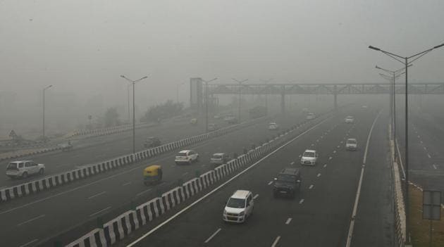 The air quality index (AQI) hit 473 in Delhi at 9 am, according to Central Pollution Control Board (CPCB) data.(PTI Photo)