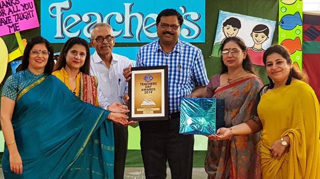 Principal A David and Sunaina, a teacher, were among those felicitated (HT) Principal A David and Sunaina, a teacher, were among those felicitated (HT)