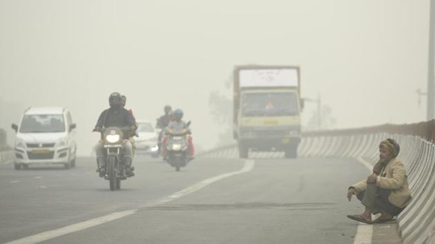 A man is seen by the road amid heavy smog near ISBT. While the government has declared a health emergency after air pollution across Delhi reached alarming levels, the air quality index (AQI) escalated to 494 on Sunday, the worst since November 2016 — a large number of the city’s residents worriedly resorted to anti-pollution masks for the outdoors and air purifiers for their homes. The poor and homeless, however, are uncertain how to react. (Biplov Bhuyan / HT Photo) A man is seen by the road amid heavy smog near ISBT. While the government has declared a health emergency after air pollution across Delhi reached alarming levels, the air quality index (AQI) escalated to 494 on Sunday, the worst since November 2016 — a large number of the city’s residents worriedly resorted to anti-pollution masks for the outdoors and air purifiers for their homes. The poor and homeless, however, are uncertain how to react. (Biplov Bhuyan / HT Photo)