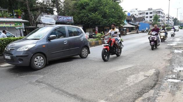 This speedbreaker at Tanajinagar does not meet norms and has not been sanctioned by the Pimpri-Chinchwad police.(HT PHOTO)
