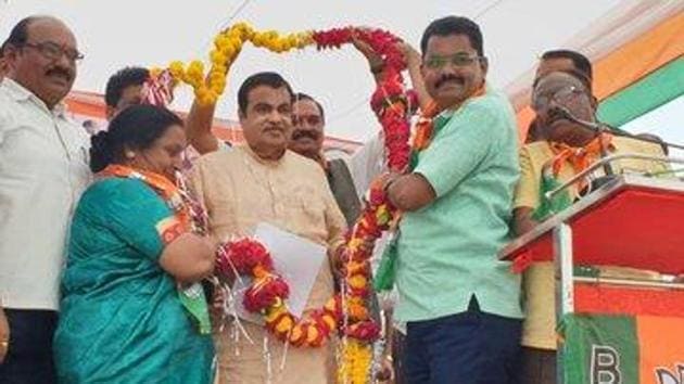 Kishore Tiwari suggested the name of Union minister Nitin Gadkari to end the standoff between BJP and Shiv Sena. (Photo: @nitin_gadkari/Twiter) Kishore Tiwari suggested the name of Union minister Nitin Gadkari to end the standoff between BJP and Shiv Sena. (Photo: @nitin_gadkari/Twiter)