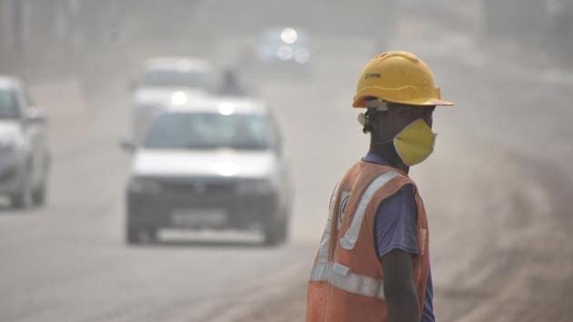 The Central Pollution Control Board’s (CPCB) 4pm bulletin on the Air Quality Index (AQI) on Monday showed the pollution was ‘severe’ at 407. (File Photo) The Central Pollution Control Board’s (CPCB) 4pm bulletin on the Air Quality Index (AQI) on Monday showed the pollution was ‘severe’ at 407. (File Photo)