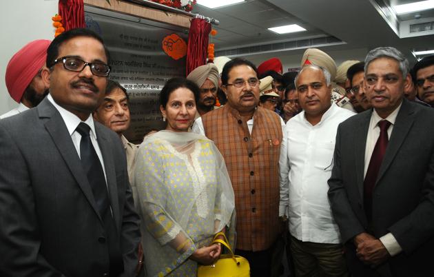 MP Preneet Kaur with medical education minister OP Soni at the inauguration of the super-specialty block at Government Rajindra Hospital in Patiala on Tuesday.(HT PHOTO)