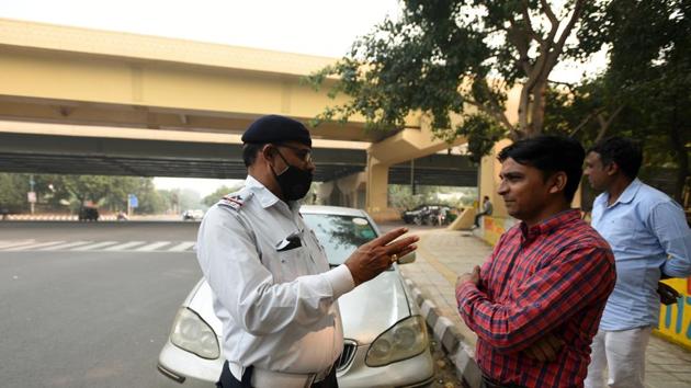 Delhi Traffic Police personnel guide odd numbered vehicle commuters on the first day of the implementation of the odd even scheme at Vasant Vihar. As part of the scheme, odd-numbered private cars will ply on odd dates and those with even number plates will ply on even days. The drive, which exempts two-wheelers and cars driven by women or carrying only women passengers and vehicles carrying school children, will continue till November 15, barring Sundays. (Amal KS / HT Photo)