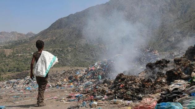 A Yemeni youth walks away carrying a bag to fill with material picked at a large garbage dump in the third-largest city Taez in southwestern Yemen. Mounds of stinking garbage line the streets of Yemen’s historic city of Taez, once renowned as one of the most beautiful places in the country, but now torn apart by war. The city in the highlands of southwestern Yemen has become a breeding ground for mosquitoes as well as deadly outbreaks of diseases like cholera, as decaying refuse leaches into waterways. (AHMAD AL-BASHA / AFP)