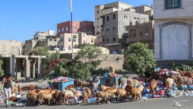 Yemen, long the poorest country in the Arabian Peninsula, has been mired in conflict since the Iran-aligned Huthi rebels swept into the capital Sanaa in a 2014 offensive, sparking a military intervention by a Saudi-led coalition. While Taez is controlled by pro-government forces, it is under siege from the Huthis who control the mountains that surround the city, from where they have launched repeated bombardments. (AHMAD AL-BASHA / AFP)