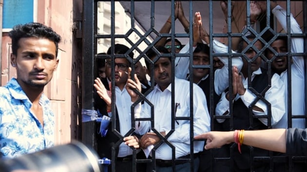 Lawyers requesting the people to go back as the lawyers calls a strike after the recent scuffle in between Delhi Police and them at Saket Court (Sanchit Khanna)(Photo: Sanchit Khanna)