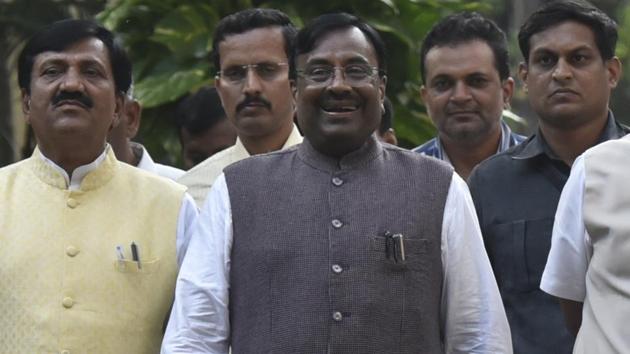 BJP leader Sudhir Mungantiwar arrives to interacts with media after BJP core committee meeting outside CM resident at Varsha Bungalow, Malabar Hill in Mumbai, India, on Wednesday, November 6, 2019. (Kunal Patil/HT Photo) BJP leader Sudhir Mungantiwar arrives to interacts with media after BJP core committee meeting outside CM resident at Varsha Bungalow, Malabar Hill in Mumbai, India, on Wednesday, November 6, 2019. (Kunal Patil/HT Photo)