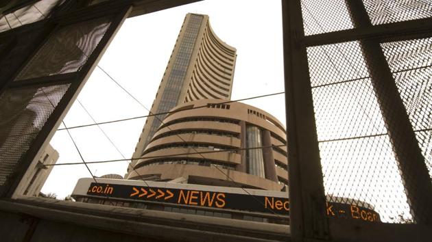 Market benchmark BSE Sensex dropped over 100 points in early trade on Wednesday(Hindustan Times Media)