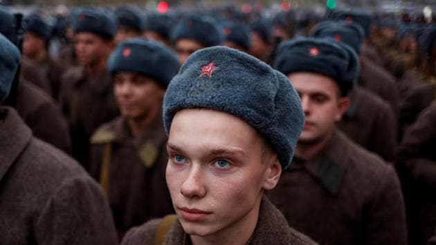 As the fate of Moscow was still hanging in the balance, Soviet leader Josef Stalin ordered the November 7 parade to boost the troops’ morale. The parade has acquired a major symbolic significance, becoming a show of Soviet determination and resolve. (Maxim Shemetov / REUTERS)