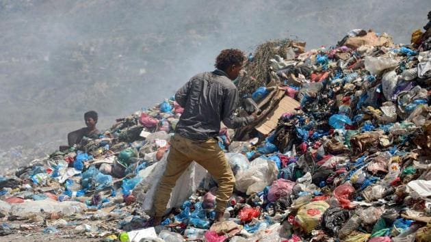 Yemeni youths pick material from a garbage dump. Damage to sewage systems, the electricity grid and piping have left Yemen’s water supplies vulnerable to contamination. Mohammed Mkharesh, deputy director of the general hospital, said the accumulation of garbage on the streets of Taez and other nearby cities has had a direct impact on people’s health. “This is paving the way for cholera, dengue and malaria,” he said, adding that hospitals are “under pressure with the increase of cases and lack of resources”. (AHMAD AL-BASHA / AFP)