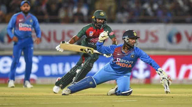 Bangladeshi player Liton Das being run out by Indian wicket-keeper Rishabh Pant. (PTI)