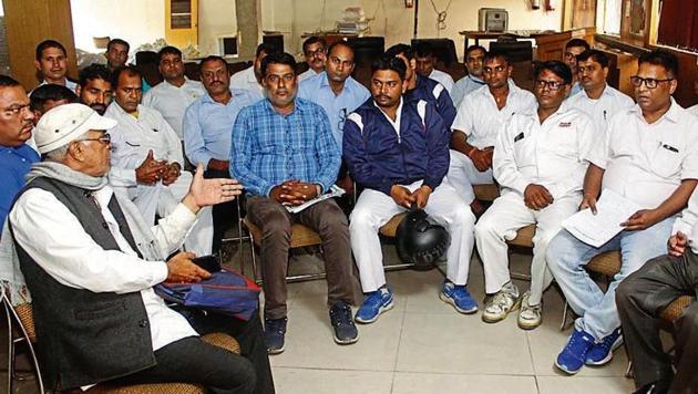 Trade union council members from Gurugram and adjoining districts met the Deputy Commissioner and handed a memorandum to reinstate contractual workers at Honda fired in the last 10 days, at Mini Secretariat, in Gurugram, on Wednesday, November 6, 2019. (Yogendra Kumar / HT Photo) Trade union council members from Gurugram and adjoining districts met the Deputy Commissioner and handed a memorandum to reinstate contractual workers at Honda fired in the last 10 days, at Mini Secretariat, in Gurugram, on Wednesday, November 6, 2019. (Yogendra Kumar / HT Photo)