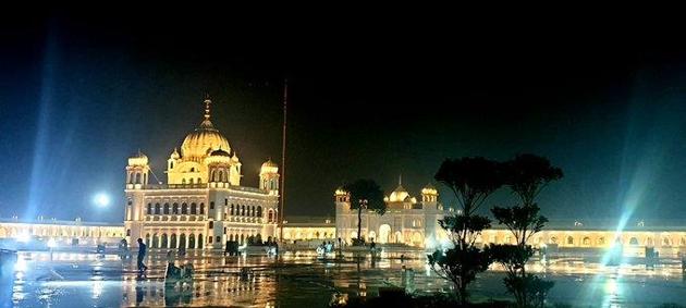 A view of the illuminated Gurudwara Darbar Sahib, at Kartarpur, in Punjab, Pakistan.(Imran Khan/Twitter) A view of the illuminated Gurudwara Darbar Sahib, at Kartarpur, in Punjab, Pakistan.(Imran Khan/Twitter)