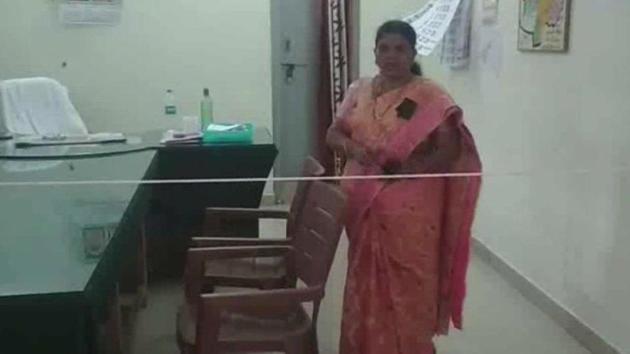 Tehsildar of Kurnool’s Pattikonda Mandal, Uma Maheshwari has tied a rope in her office to serve as a barricade.(ANI Photo) Tehsildar of Kurnool’s Pattikonda Mandal, Uma Maheshwari has tied a rope in her office to serve as a barricade.(ANI Photo)