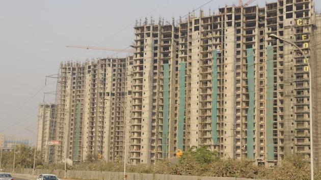 Axis Bank managing director Amitabh Choudhry said there are many realty projects with over 60 percent construction completed but are not able to carry forward for paucity of funds.(HT Photo/representative image)