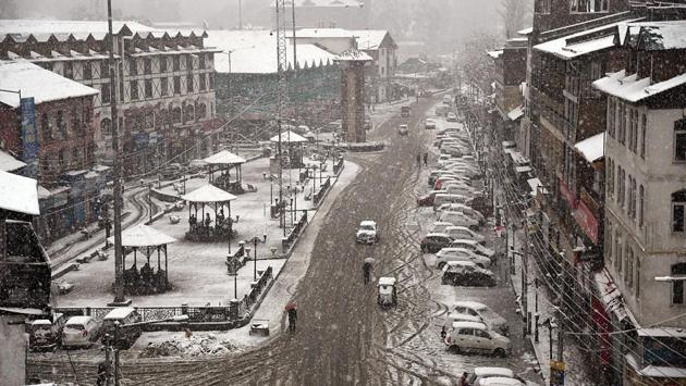 A view of the city-center Lal Chowk during the first snowfall in Srinagar. (ANI)