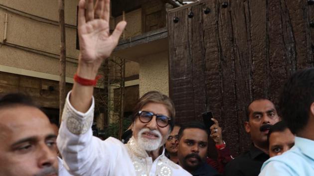 Amitabh Bachchan greets fans who gathered outside his residence Prateeksha to wish him on his 77th birthday, in Mumbai on Oct 11, 2019. (IANS) Amitabh Bachchan greets fans who gathered outside his residence Prateeksha to wish him on his 77th birthday, in Mumbai on Oct 11, 2019. (IANS)