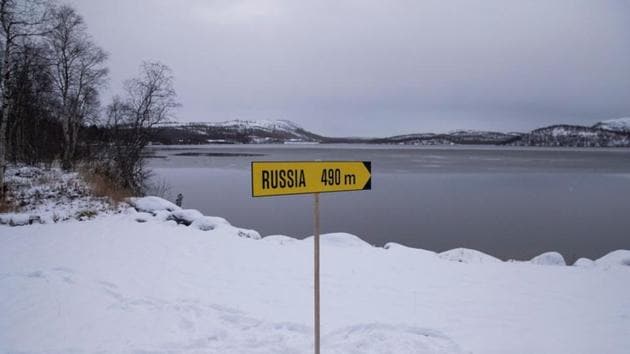 A sign reading “Russia 490m” stands next to the checkpoint between Storskog and Borisoglebsk on the Norway-Russia border in Finnmark county, Norway. A few hundred kilometres from Setermoen, Russia is modernising its forces on the Kola Peninsula, home to its Northern Fleet. Russia has also carried out manoeuvres in recent weeks, staging a major submarine exercise in the North Atlantic, according to intelligence sources cited by Norwegian media. (Maxim Shemetov / REUTERS) A sign reading “Russia 490m” stands next to the checkpoint between Storskog and Borisoglebsk on the Norway-Russia border in Finnmark county, Norway. A few hundred kilometres from Setermoen, Russia is modernising its forces on the Kola Peninsula, home to its Northern Fleet. Russia has also carried out manoeuvres in recent weeks, staging a major submarine exercise in the North Atlantic, according to intelligence sources cited by Norwegian media. (Maxim Shemetov / REUTERS)
