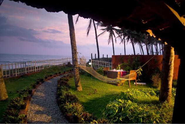 For many travelers, Kerala is South India’s most enchanting state. With its palm-lined coast, rolling coffee plantations and stunning Arabian Sea views, Kerala is an oasis of calm in a country that moves at a busy pace. And with an impressive array of beaches, lakes, mountains and waterfalls, Kerala is home to some of the best eco-friendly destinations on the subcontinent. The state runs a Responsible Tourism program encouraging residents and visitors alike to enjoy the culture of the place while also conserving it. (airbnb) 