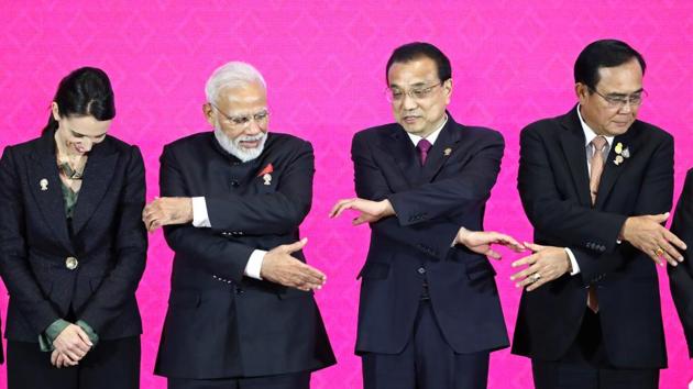 New Zealand's Prime Minister Jacinda Ardern, India's Prime Minister Narendra Modi, Chinese Premier Li Keqiang and Thai Prime Minister Prayuth Chan-Ocha shake hands at the 3rd Regional Comprehensive Economic Partnership (RCEP) summit in Bangkok, Thailand, November 4, 2019(REUTERS)