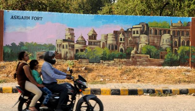 A set of seven panels near the Mini Secretariat, in Gurugram depict some of famous monuments of Haryana.(HT Photo) A set of seven panels near the Mini Secretariat, in Gurugram depict some of famous monuments of Haryana.(HT Photo)