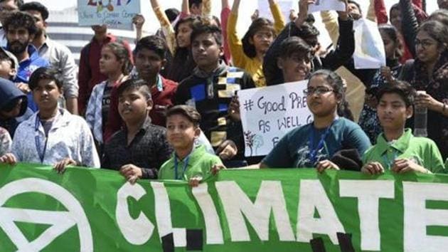 School children hold placards as they participate in a protest against the inaction to curb global warming and climate change, Connaught Place, New Delhi, March 15, 2019 (Arvind Yadav/HT PHOTO) School children hold placards as they participate in a protest against the inaction to curb global warming and climate change, Connaught Place, New Delhi, March 15, 2019 (Arvind Yadav/HT PHOTO)