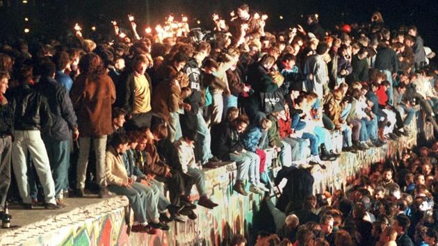Young East Berliners celebrate atop the Berlin Wall, on November 11, 1989. “Without the courage and the will to freedom of the Poles and Hungarians, the Czechs and Slovaks, the peaceful revolutions in Eastern Europe and Germany’s reunification would not have been possible,” Steinmeier said. (AFP File)