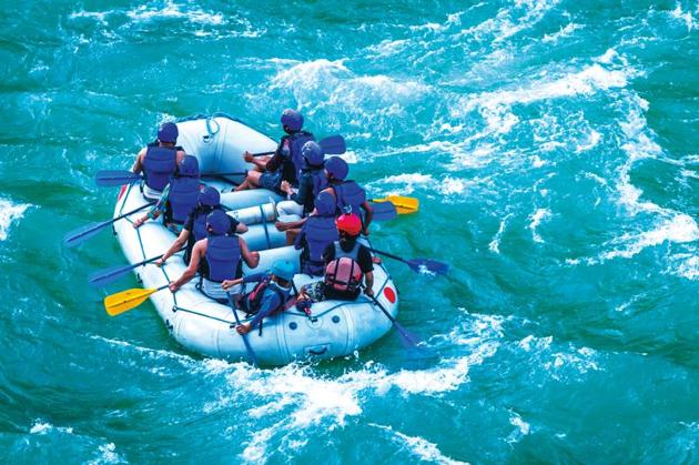 Among other outdoor sports, skills of participants of the Himalayan Adventure Challenge are tested in white water rafting(Shutterstock)