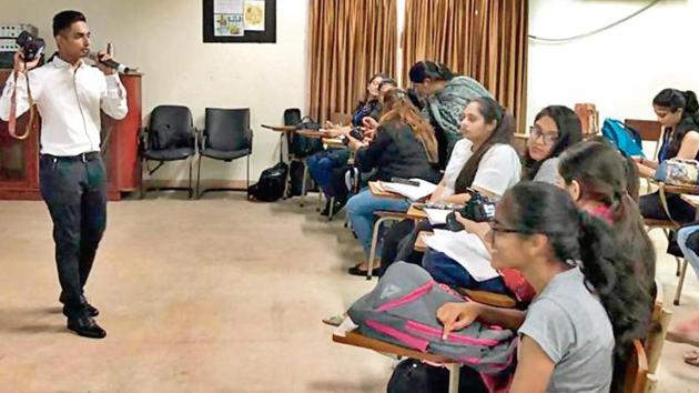 A media class in progress at a Ludhiana college. A survey found that while more women are seen as news anchors, more male reporters are seen covering politics.(HT File)