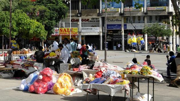 Registered vendors in the Sector 17 Plaza and Shastri Market in Sector 22 are to be rehabilitated at the Sector 15 site.(HT Photo)