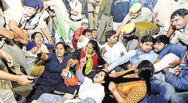 Indian Youth Congress and NSUI activists protest against the removal of SPG protection for Congress President Sonia Gandhi and Congress leader Rahul Gandhi, at Union Home Minister Amit Shah’s residence, Krishna Menon Marg in New Delhi, India on Friday, November 8, 2019. (Sonu Mehta/HT PHOTO) Indian Youth Congress and NSUI activists protest against the removal of SPG protection for Congress President Sonia Gandhi and Congress leader Rahul Gandhi, at Union Home Minister Amit Shah’s residence, Krishna Menon Marg in New Delhi, India on Friday, November 8, 2019. (Sonu Mehta/HT PHOTO)