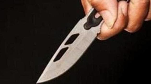 When the liquor vend’s salesman tried to resist the robbers, one of the them attacked his head and hands with a knife. (HT PHOTO) When the liquor vend’s salesman tried to resist the robbers, one of the them attacked his head and hands with a knife. (HT PHOTO)