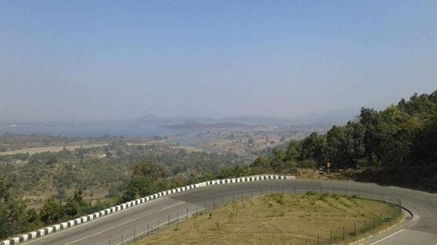 Ranchi is a part of the Chota Nagpur hilly tracts and this region was ruled by the Nagvanshi Dynasty who supposedly started their rule from the early years of the Christian era till the time they became tributaries to the British East India Company.
