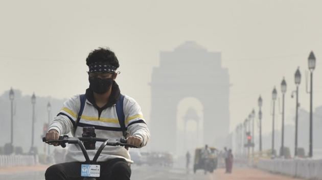The AQI in adjoining areas of Noida, Greater Noida, Faridabad and Gurgaon was registered at 302, 297, 251 and 253 respectively. (Sanjeev Verma/HT FILE PHOTO) The AQI in adjoining areas of Noida, Greater Noida, Faridabad and Gurgaon was registered at 302, 297, 251 and 253 respectively. (Sanjeev Verma/HT FILE PHOTO)
