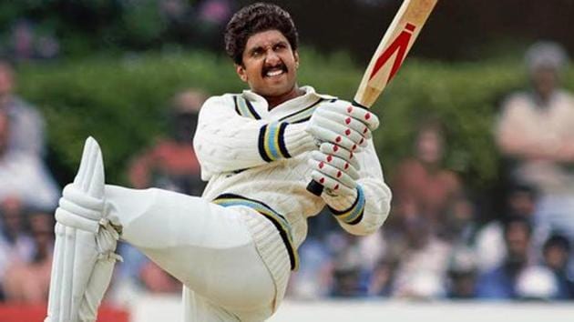 Ranveer Singh imitating the ‘Natraj shot’ made famous by Kapil Dev.(Twitter) Ranveer Singh imitating the ‘Natraj shot’ made famous by Kapil Dev.(Twitter)