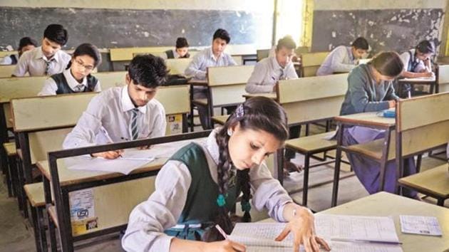 Total 433 schools are debarred from becoming centres for the upcoming UP Board exams 2020. (Representational image) (HT) Total 433 schools are debarred from becoming centres for the upcoming UP Board exams 2020. (Representational image) (HT)
