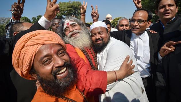 People belonging to both Hindu and Muslim faiths celebrate the Ayodhya verdict outside the Supreme Court in New Delhi. (Image used for representation).(PTI PHOTO.)