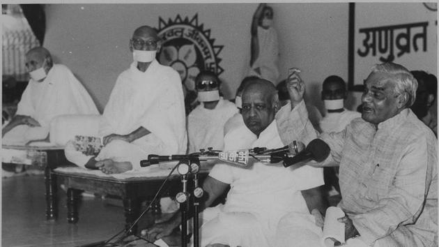 Former PM Atal Bihari Vajpayee addresses a gathering after a book release in the presence of former CEC TN Seshan, at Adhyatma Sadhana Kendra, in New Delhi, on October 30, 1994. Seshan, during his term as the CEC, had appointed special officers to monitor election proceedings. He also clamped down against politicians who used their executive powers to influence the voters. (HT Archive)