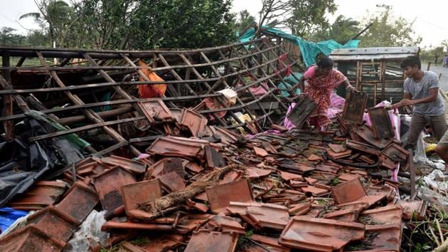 The cyclone affected four lakh people in the two states, the officials said. Prime Minister Narendra Modi called up West Bengal chief minister Mamata Banerjee, who spent the night at a special control room set up to monitor the cyclone, on Sunday morning and assured her assistance from the Centre. West Bengal chief secretary Rajiva Sinha held a video conference with cabinet secretary Rajiv Gauba to coordinate the relief work. (Samir Jana / HT Photo) The cyclone affected four lakh people in the two states, the officials said. Prime Minister Narendra Modi called up West Bengal chief minister Mamata Banerjee, who spent the night at a special control room set up to monitor the cyclone, on Sunday morning and assured her assistance from the Centre. West Bengal chief secretary Rajiva Sinha held a video conference with cabinet secretary Rajiv Gauba to coordinate the relief work. (Samir Jana / HT Photo)