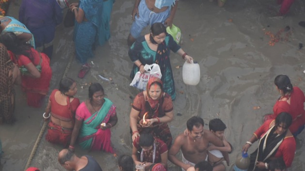 Devotees take a holy deep in Ganga river on the occasion of Kartik Purnima. (Parwaz Khan/Hindustan Times) Devotees take a holy deep in Ganga river on the occasion of Kartik Purnima. (Parwaz Khan/Hindustan Times)