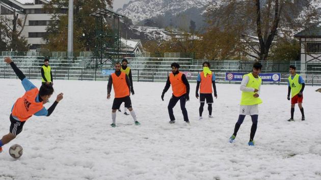 Real Kashmir Football Club (RKFC) players during a practise session.(PTI)