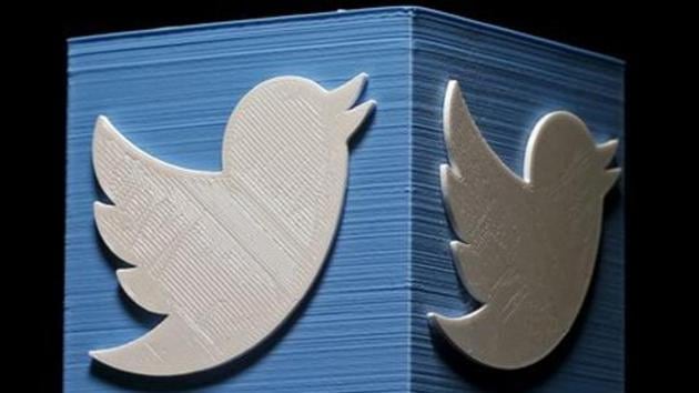 3D-printed Facebook and Twitter logos are seen in this picture illustration made in Zenica, Bosnia and Herzegovina on January 26, 2016. (Reuters Photo) 3D-printed Facebook and Twitter logos are seen in this picture illustration made in Zenica, Bosnia and Herzegovina on January 26, 2016. (Reuters Photo)