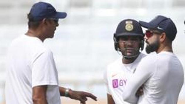 File image: Captain Virat Kohli, right, and teammate Rohit Sharma, center, listen to team coach Ravi Shastri.(AP)