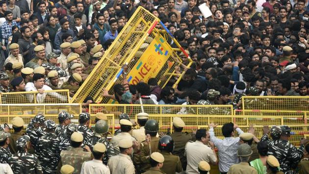 Students of JNU protesting against fee hike outside All India Council For Technical Education during JNU convocation, upturn barricades in New Delhi. Hundreds of slogan-shouting students of New Delhi’s Jawaharlal Nehru University (JNU) clashed with the police on Monday as they protested against the administration’s “anti-student” policies, including a 300% raise in hostel fee. (Biplov Bhuyan / HT Photo) Students of JNU protesting against fee hike outside All India Council For Technical Education during JNU convocation, upturn barricades in New Delhi. Hundreds of slogan-shouting students of New Delhi’s Jawaharlal Nehru University (JNU) clashed with the police on Monday as they protested against the administration’s “anti-student” policies, including a 300% raise in hostel fee. (Biplov Bhuyan / HT Photo)